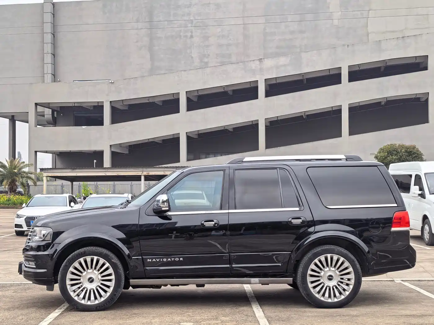 LINCOLN NAVIGATOR