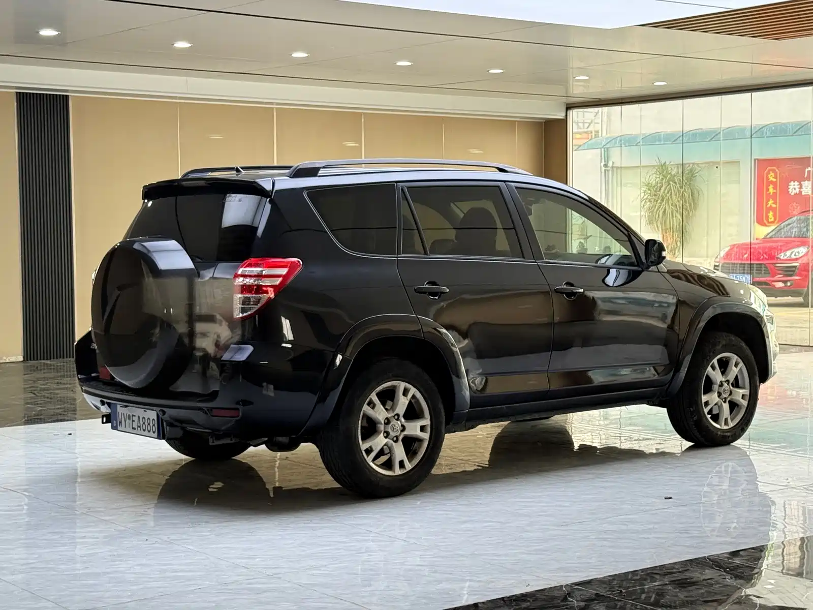 صورة 8 - Toyota RAV4