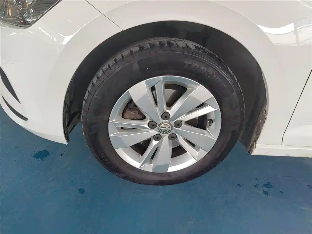 Volkswagen Polo 2019 Plus 1.5L Automatic Panorama Enjoyment Edition фото 23