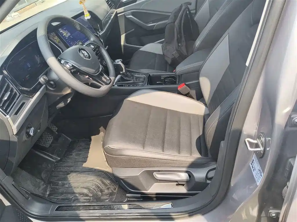 VOLKSWAGEN SAGITAR