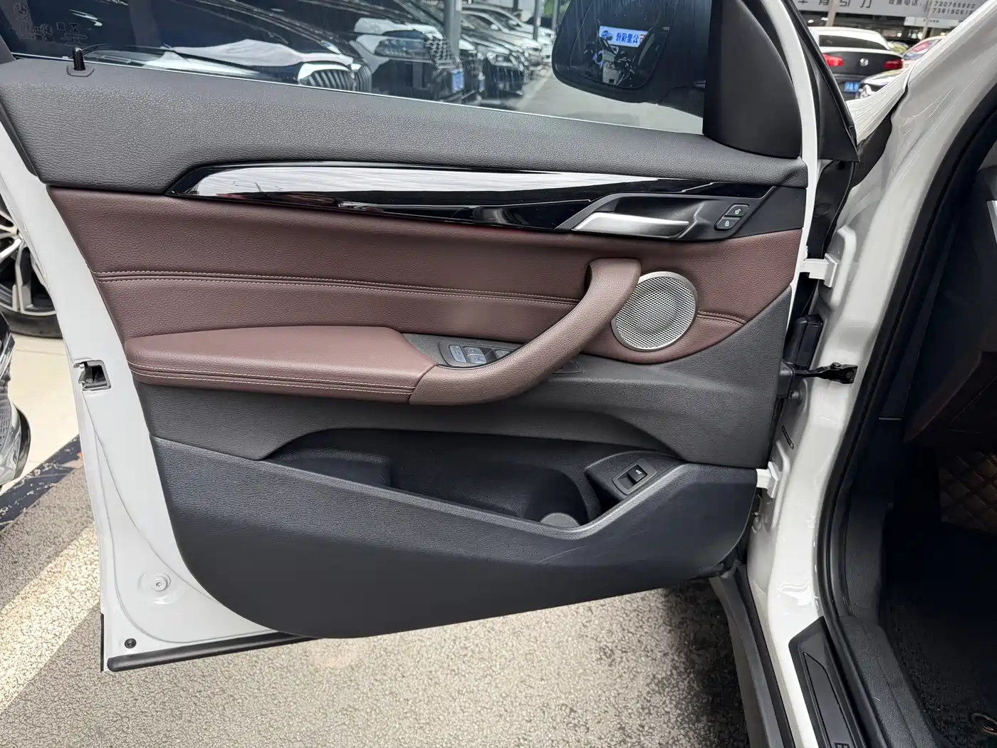 BMW X1 2022 sDrive25Li Leading фото 9