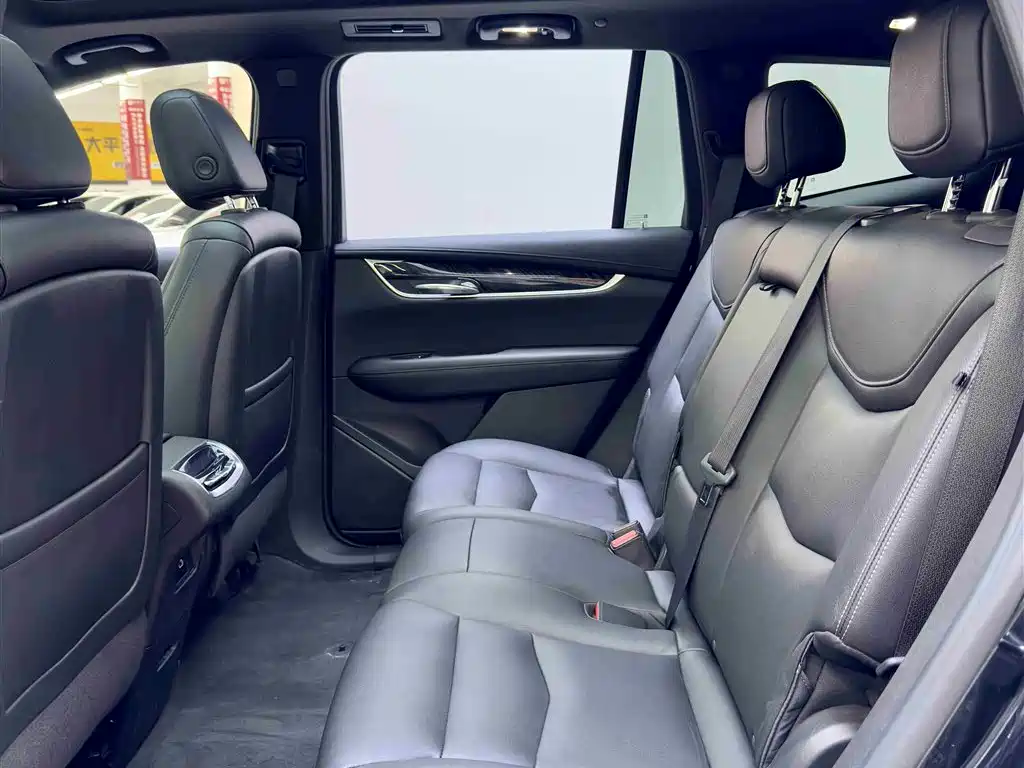 CADILLAC XT6