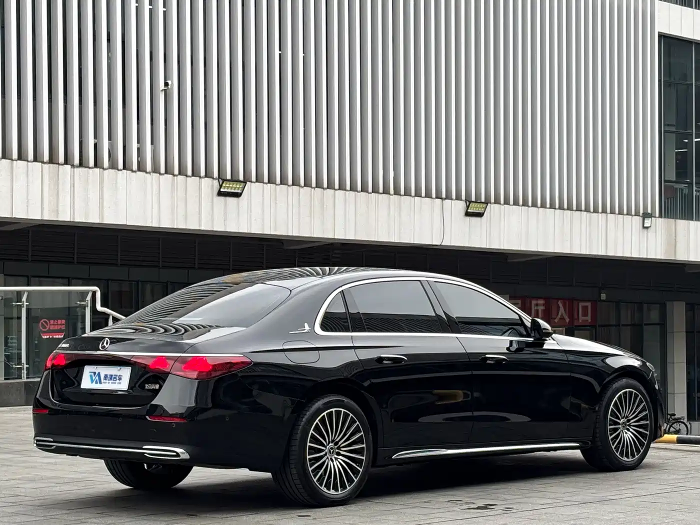 Mercedes-Benz E-Class 2025 E 300 L Fashion фото 5