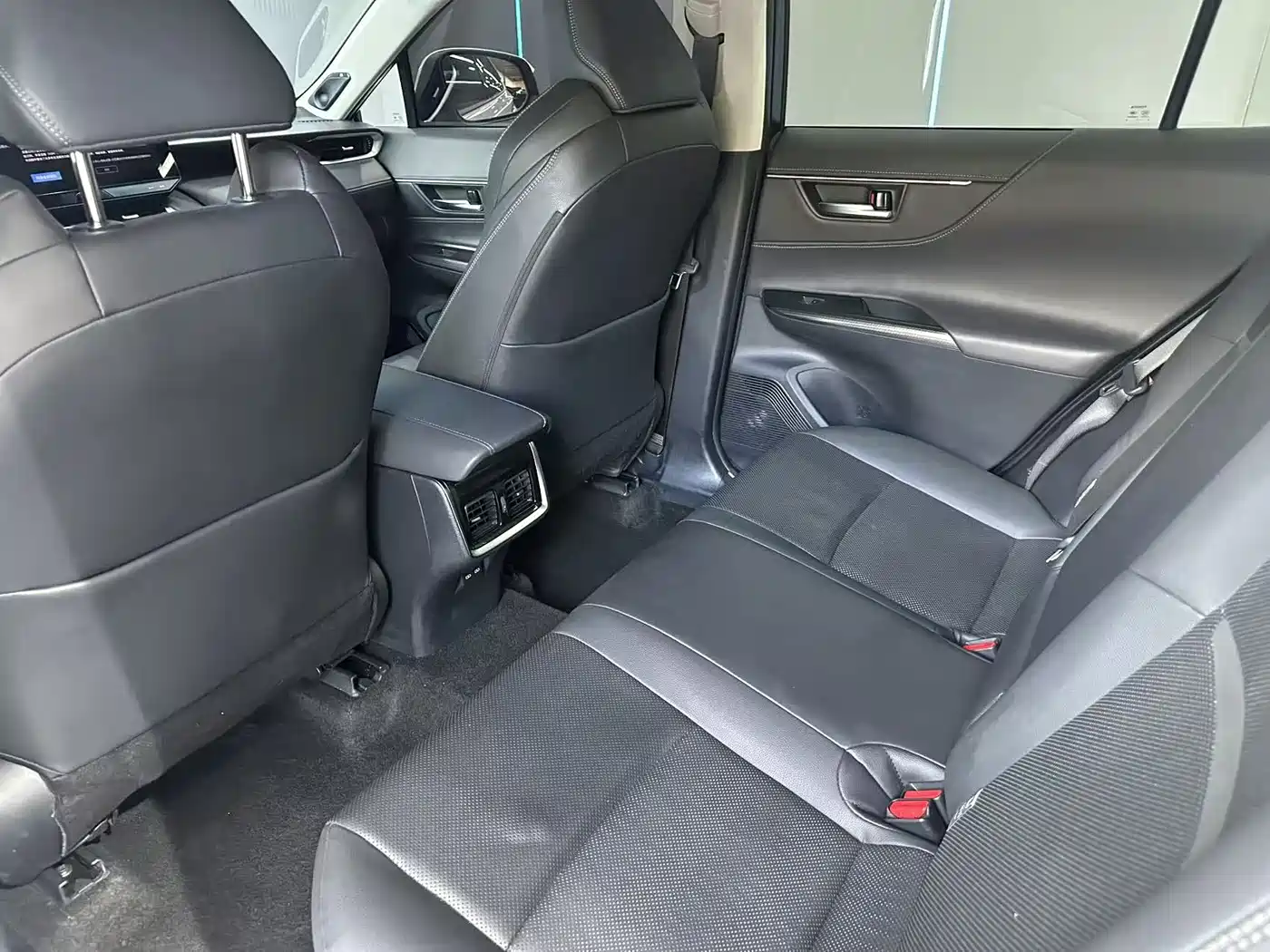 Toyota Venza 2022 2.0L CVT AWD Ultimate Edition фото 10