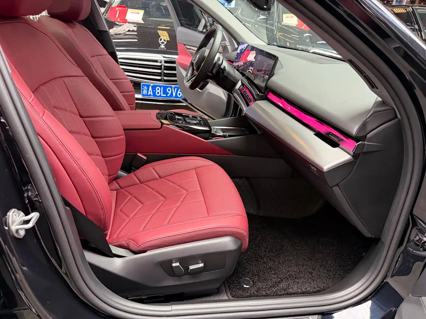 BMW 5 Series 2025 530Li Leading M Sport Package фото 24