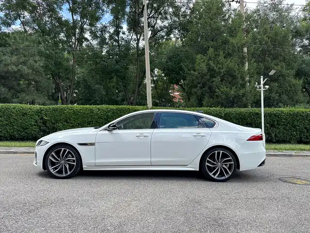 Jaguar XFL 2024 2.0T P300 AWD Flagship Sport Gilded Edition — фото 3