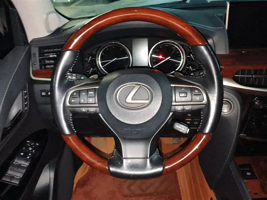 Lexus LX 2017 570 Peak Special Limited Edition фото 15