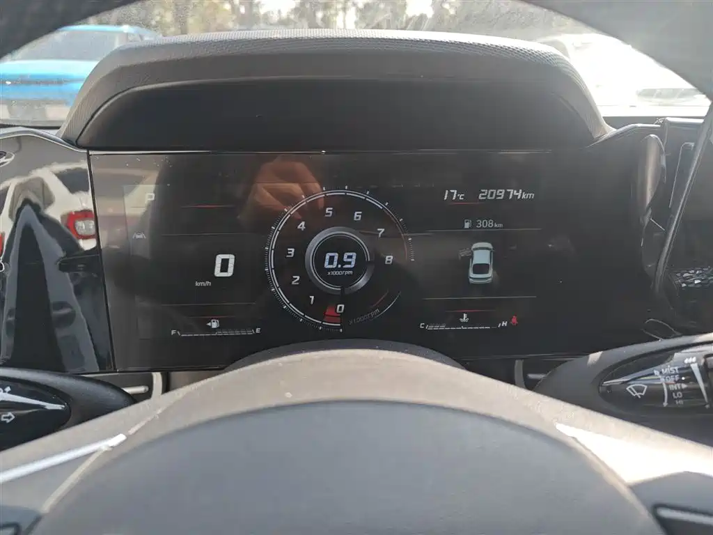 Hyundai Elantra 2022 1.5L CVT LUX Premium Edition фото 8