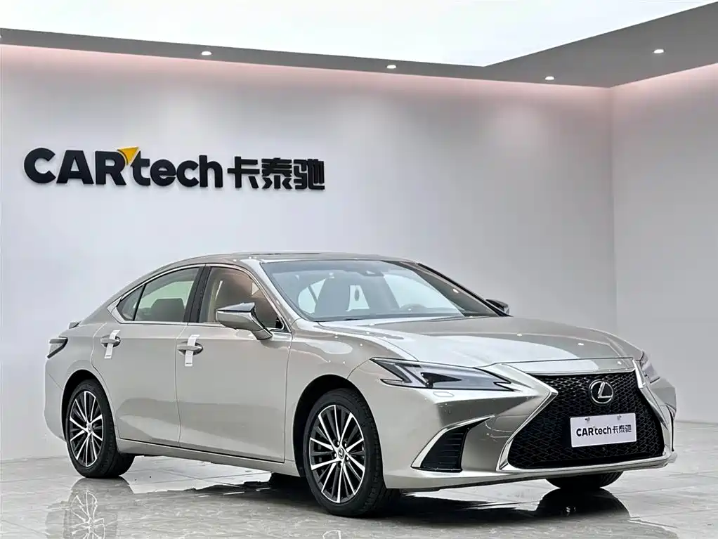 Lexus ES 2025 300h Ultimate Edition фото 6