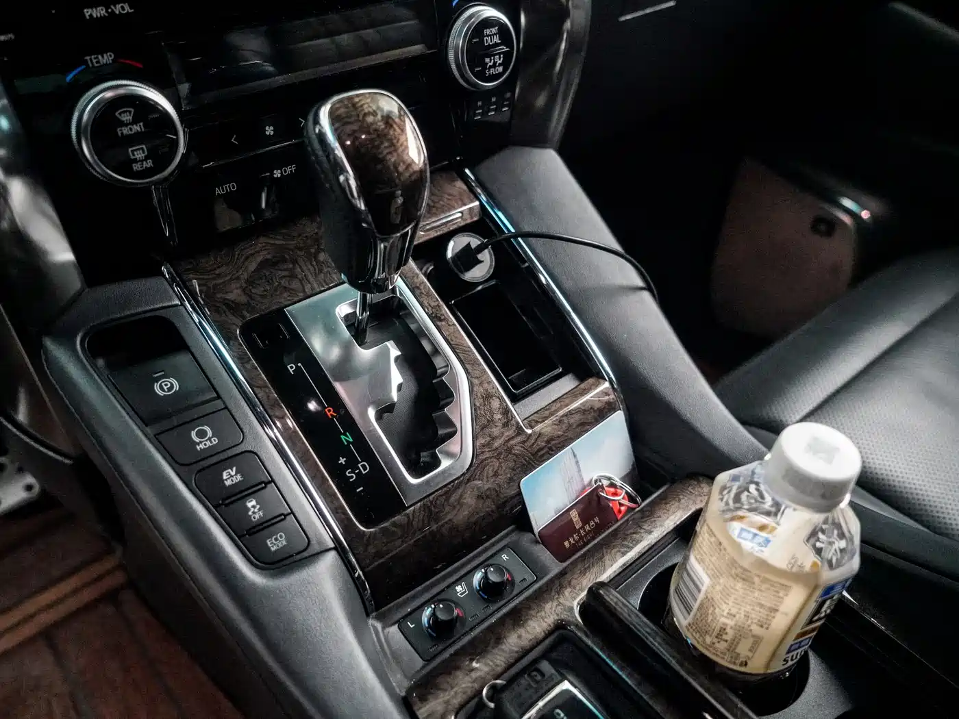 Toyota Alphard 2019 Hybrid 2.5L Premium Edition фото 18
