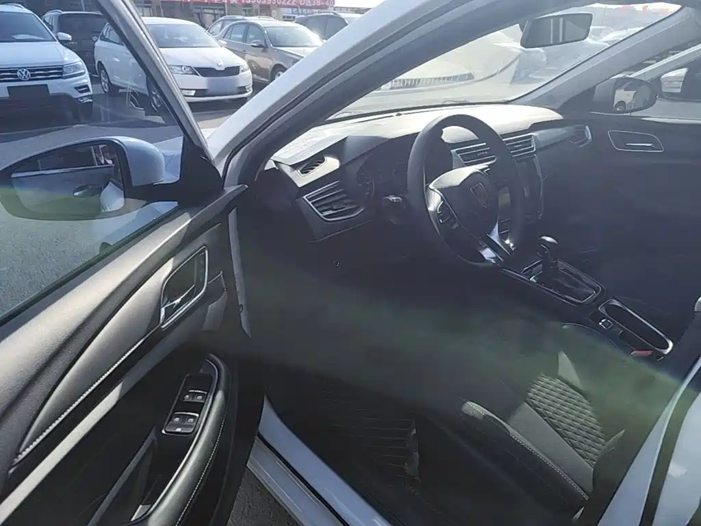 Roewe i5 2018 2019 1.5L Auto 4G-Connected Langyue Edition