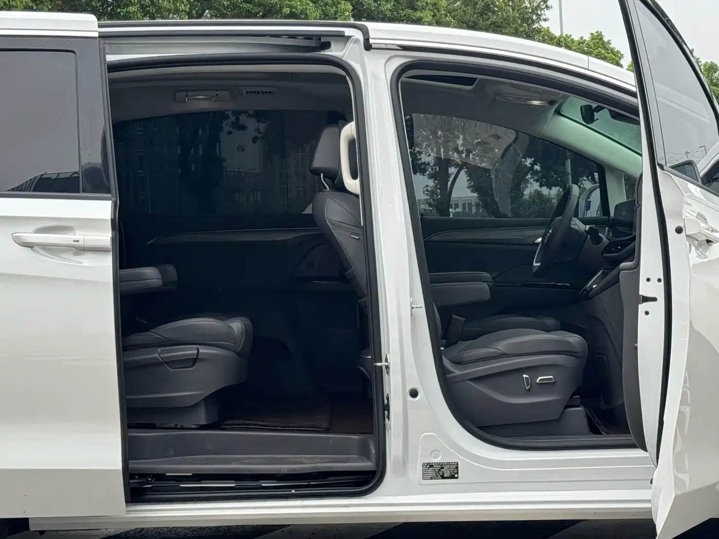 Buick GL8 New Energy 2026 2025 Landlux Smart Edition 7-seater