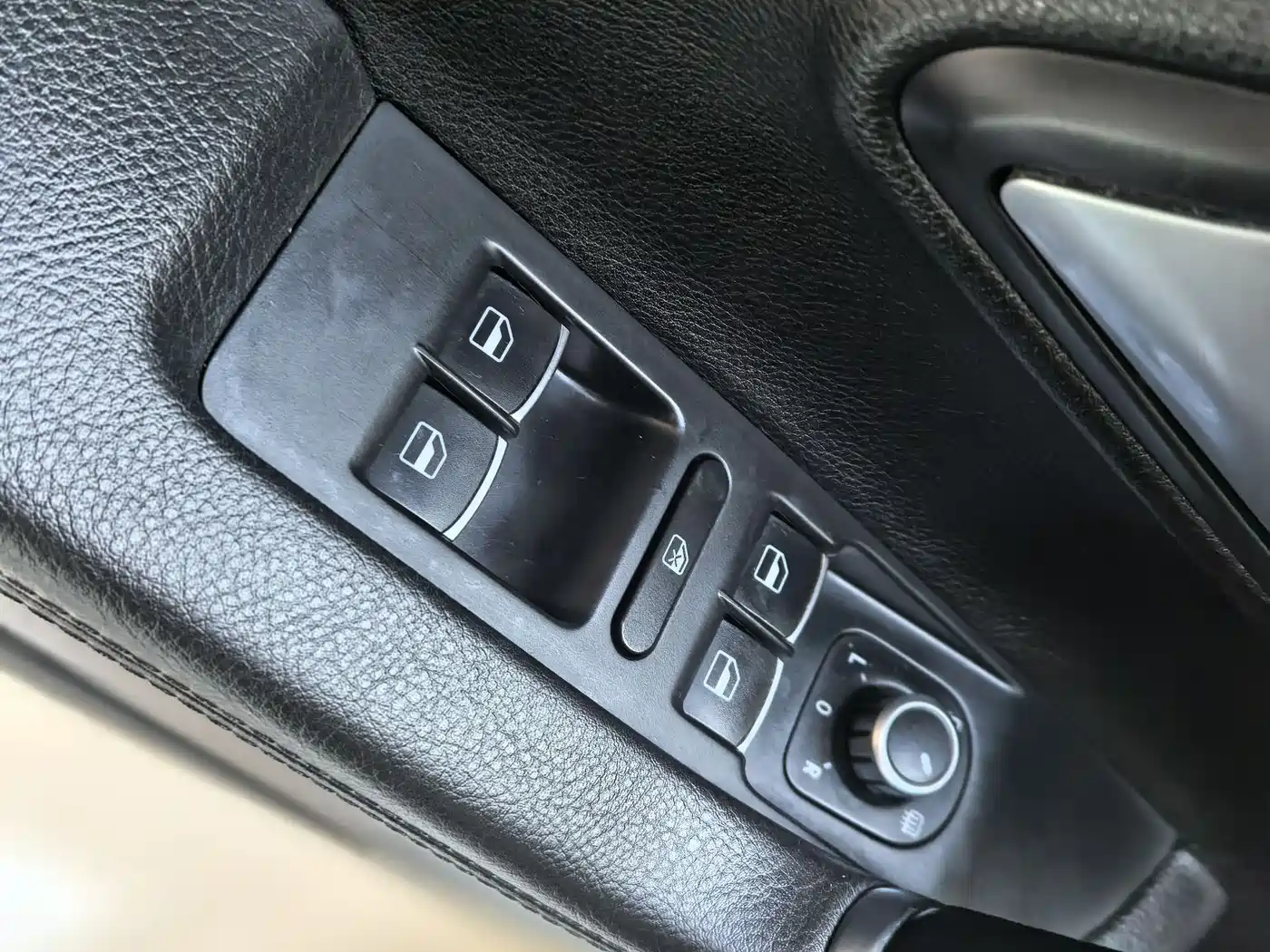 Volkswagen FAW-Volkswagen CC 2016 Model 1.8TSI Premium фото 7
