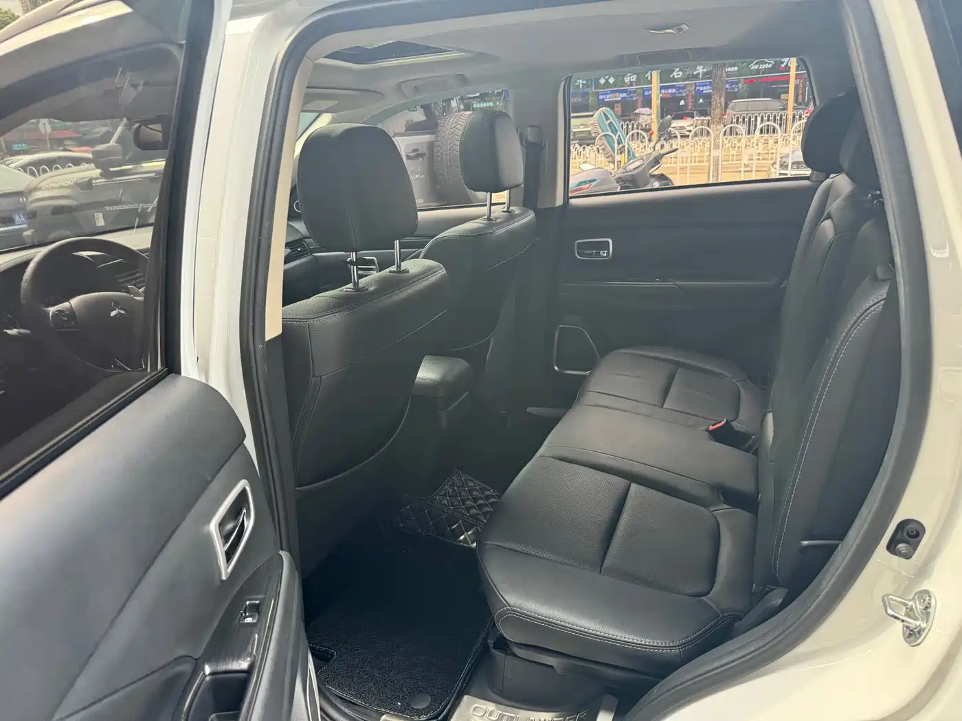 Mitsubishi Outlander 2018 2.4L 4WD Elite Edition 5-seater фото 10