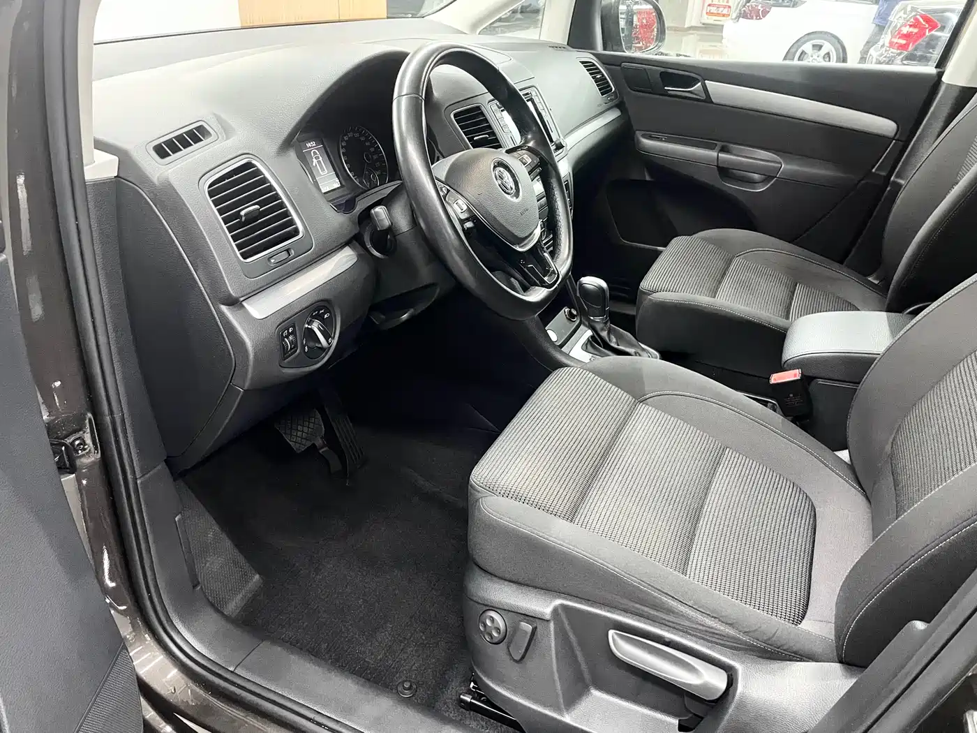 Volkswagen Sharan 2018 380TSI Comfort 7-Seater фото 7