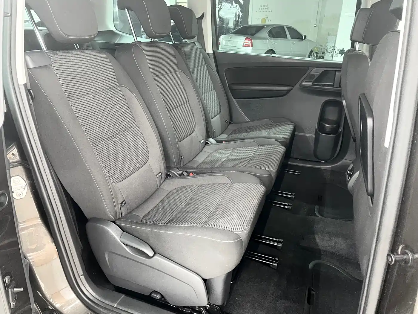 Volkswagen Sharan 2018 380TSI Comfort 7-Seater фото 14