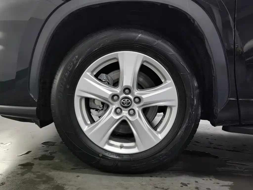 Фото 17 - Toyota Highlander