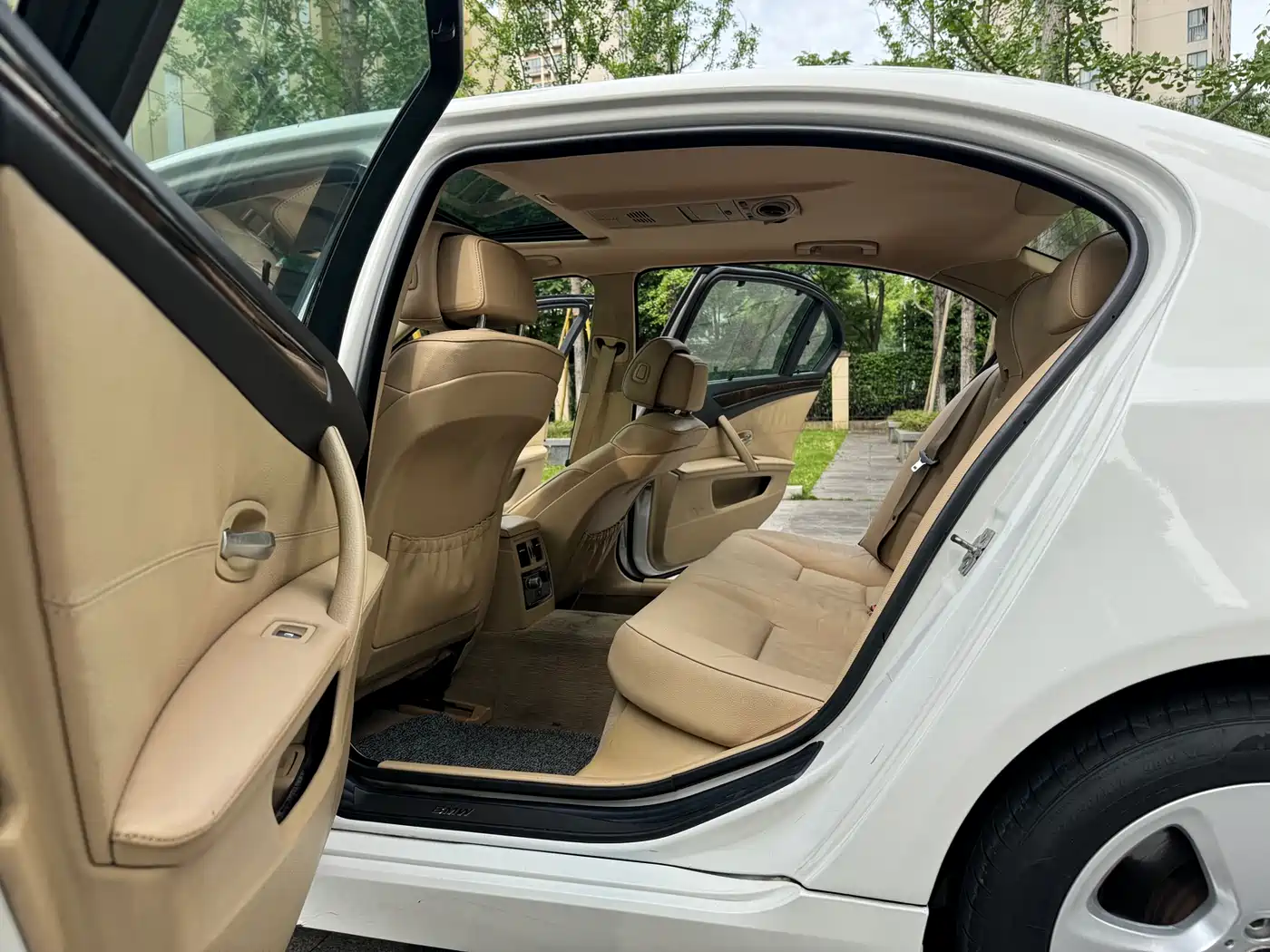 BMW 5 Series 2010 520Li Luxury фото 15