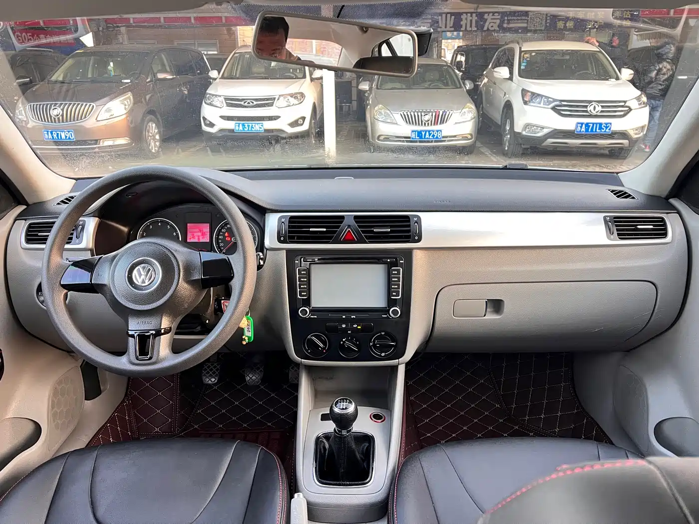 Volkswagen Bora 2012 1.6L Manual Comfort Model фото 13