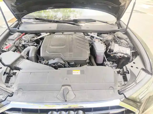 Audi A6L 2023 Facelift 45 TFSI quattro Premium Dynamic — фото 3