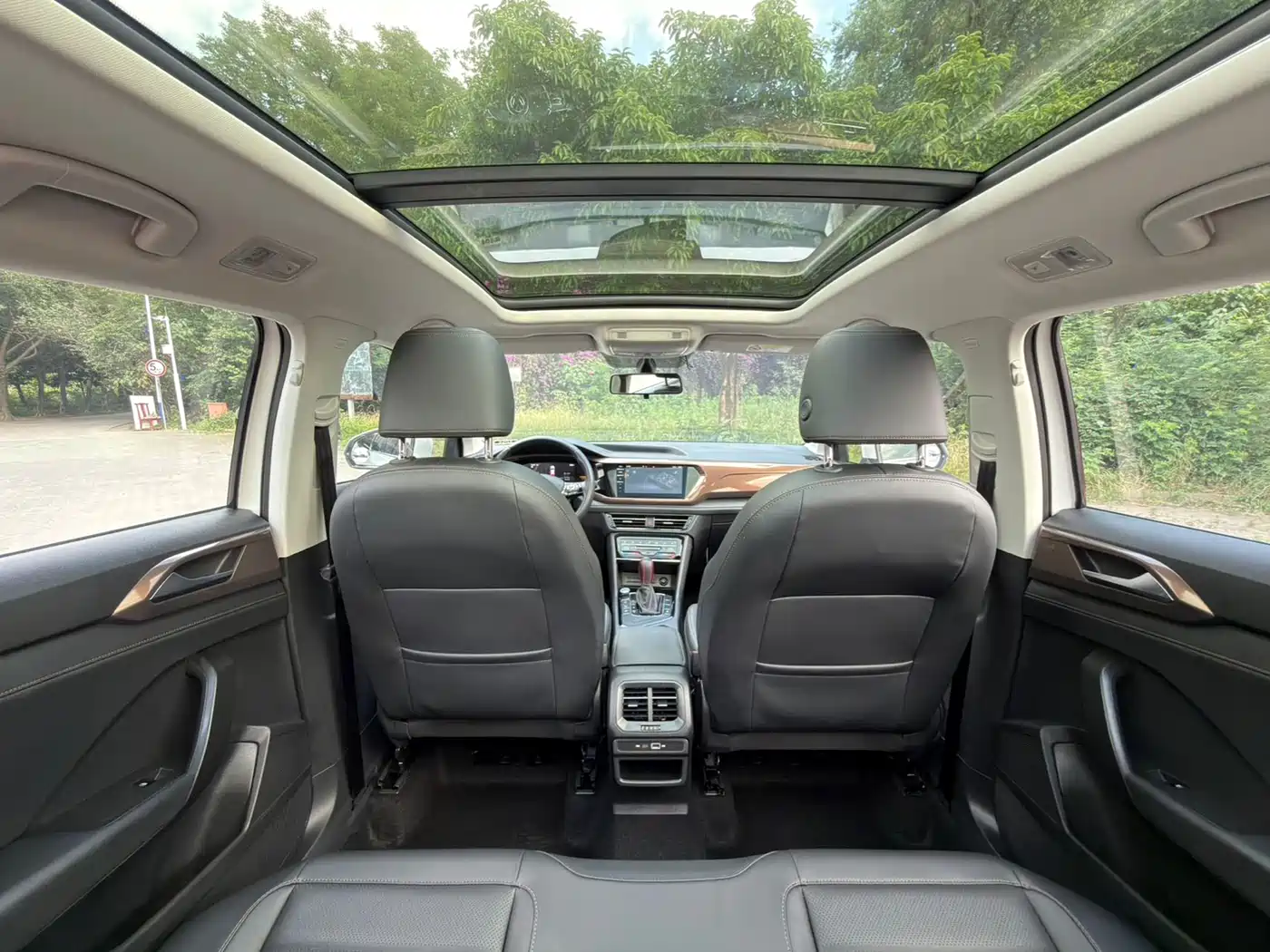 Volkswagen Tharu 2022 280TSI FWD Luxury Edition фото 24