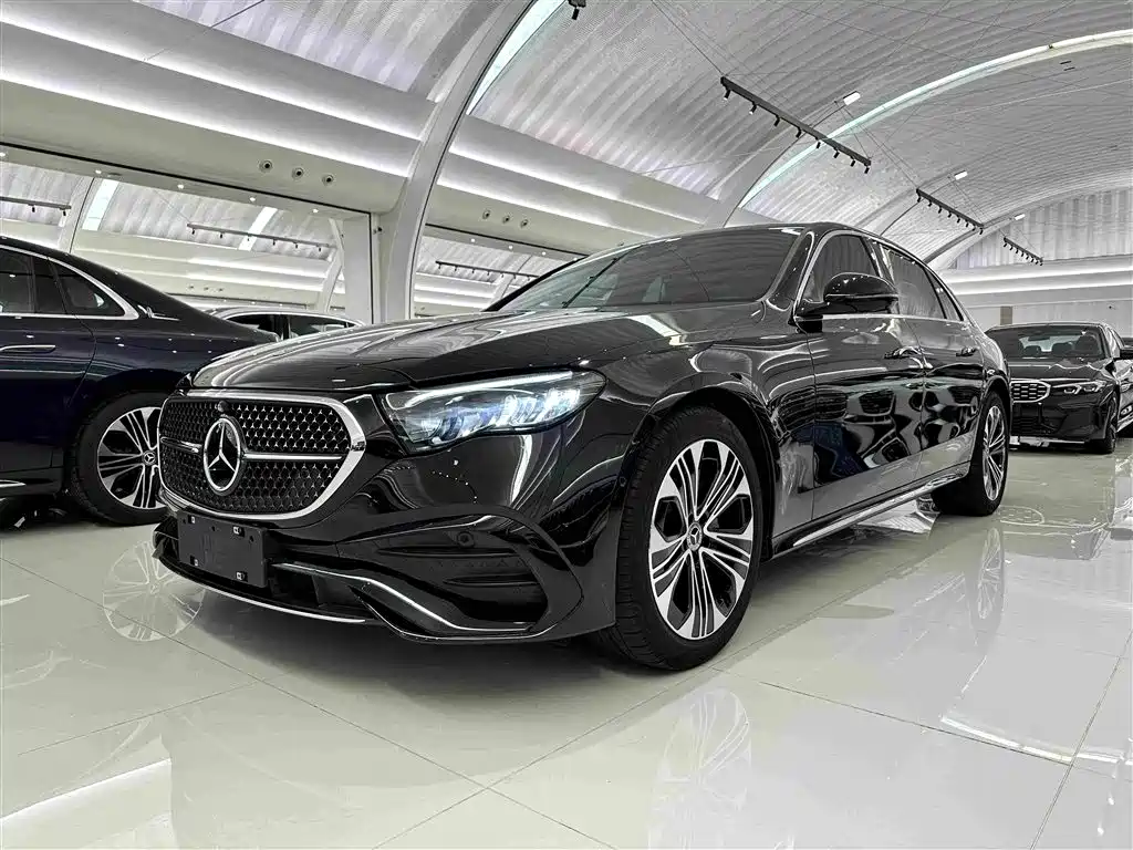 Фото 1 - Mercedes-Benz E-Class