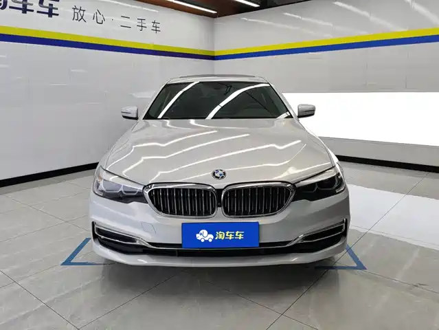 BMW 5 Series 2020 525Li Luxury Package — фото 2
