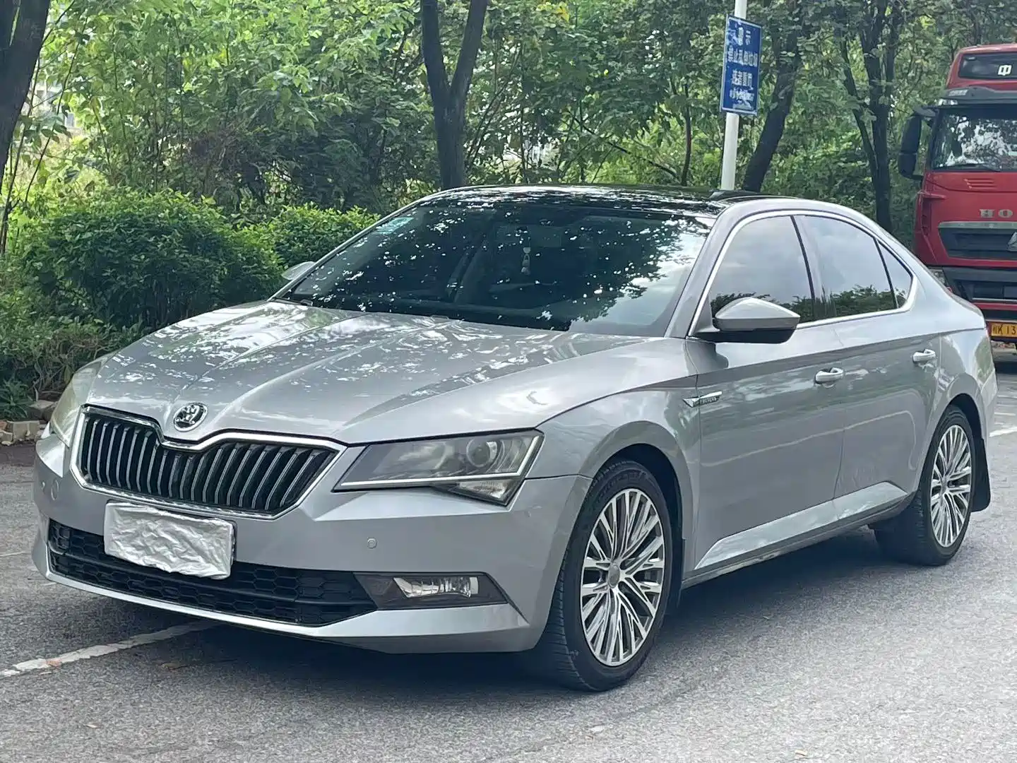 صورة 1 - Škoda Superb