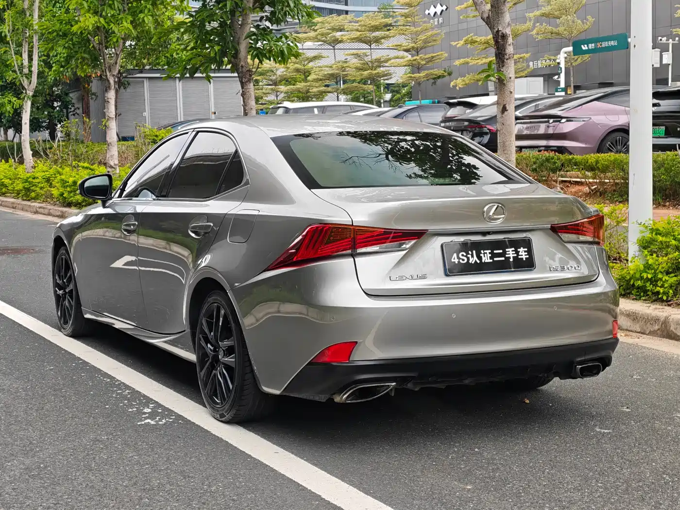 Lexus IS 2017 300 Fashion Edition фото 6