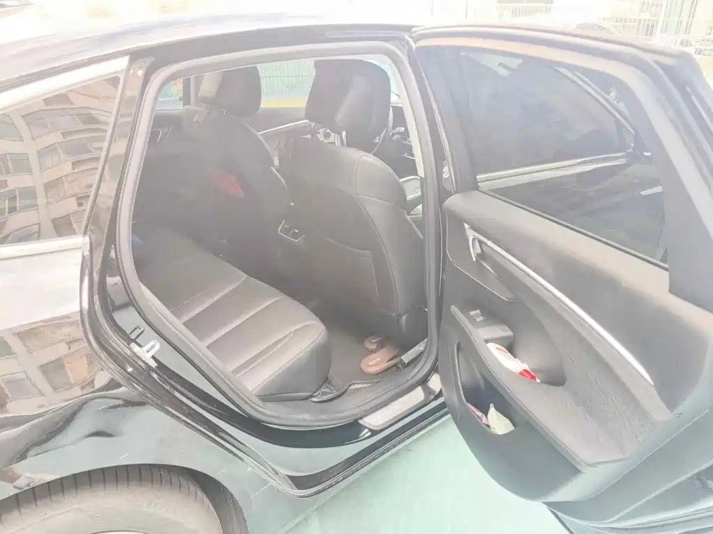 Buick LaCrosse 2025 2026 Model 28T Platinum Edition