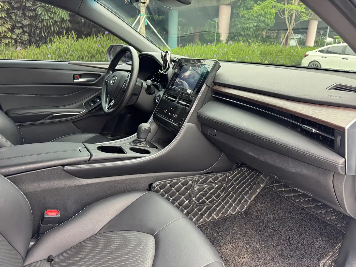 Toyota Avalon 2023 2.0L Premium Selection фото 12