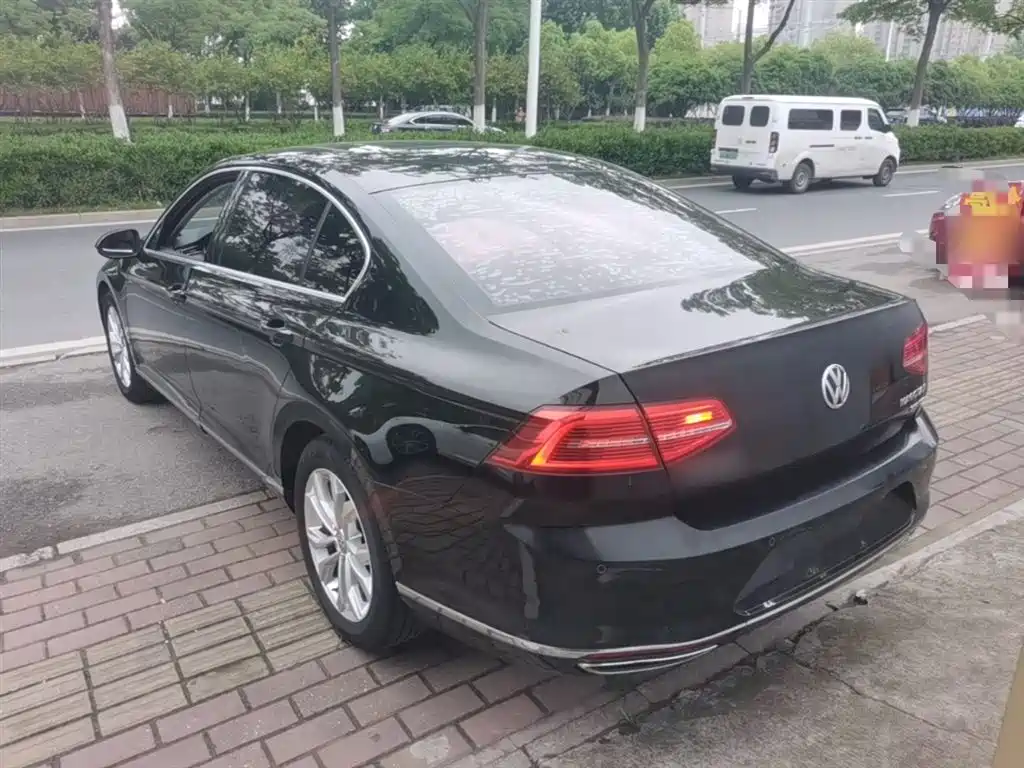 Volkswagen Magotan 2017 330TSI DSG Luxury фото 5