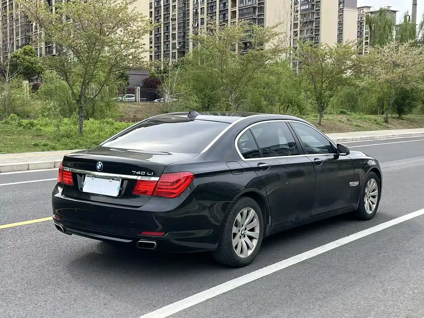 BMW 7 Series 2009 Model 740Li Leading Edition фото 4