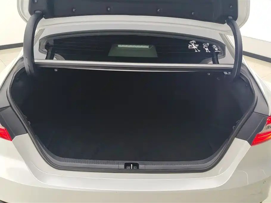Toyota Camry 2021 2.5G Luxury Edition фото 4