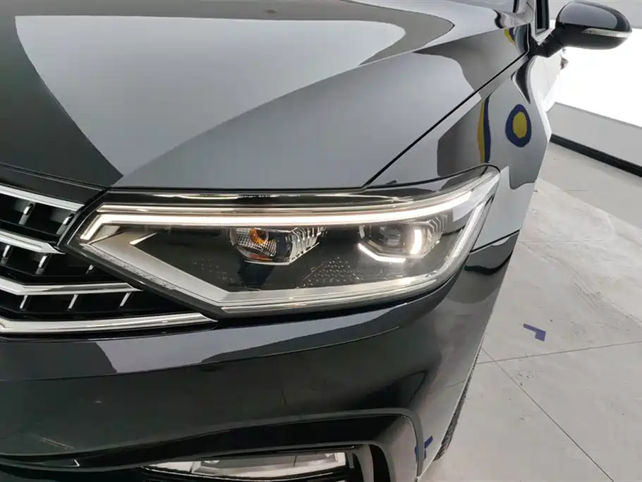 Volkswagen Magotan 2023 Model 2 Million Units Commemorative Edition 280TSI DSG Leading Version фото 5