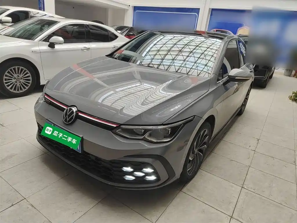 VOLKSWAGEN GOLF