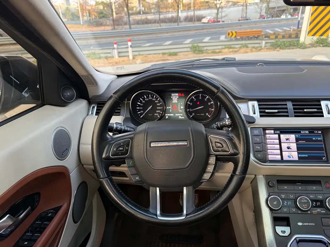 Land Rover Range Rover Evoque (Import) 2012 2.0T 5-door Dynamic Edition фото 15