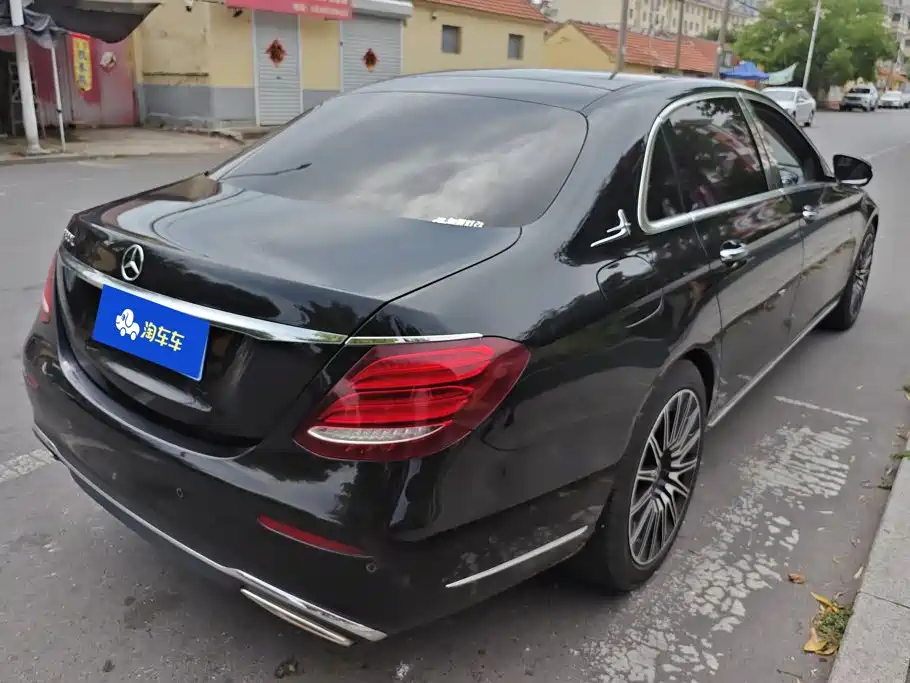 صورة 3 - Mercedes-Benz E-Class