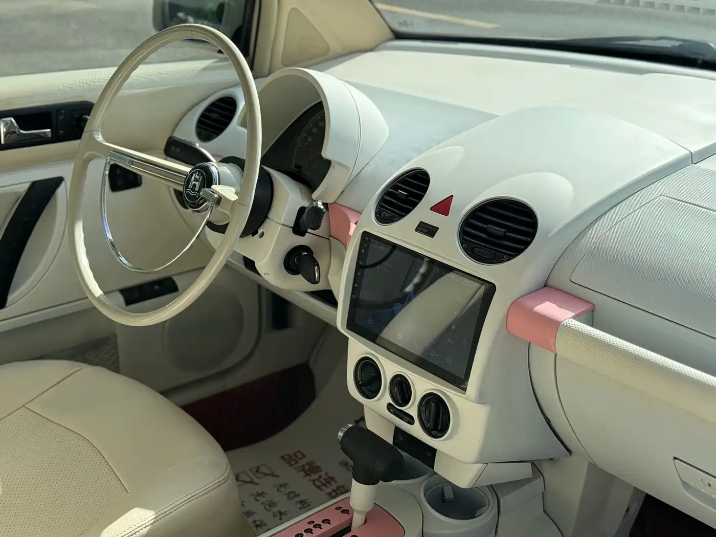 Volkswagen Beetle 2010 Model 1.6 AT фото 9