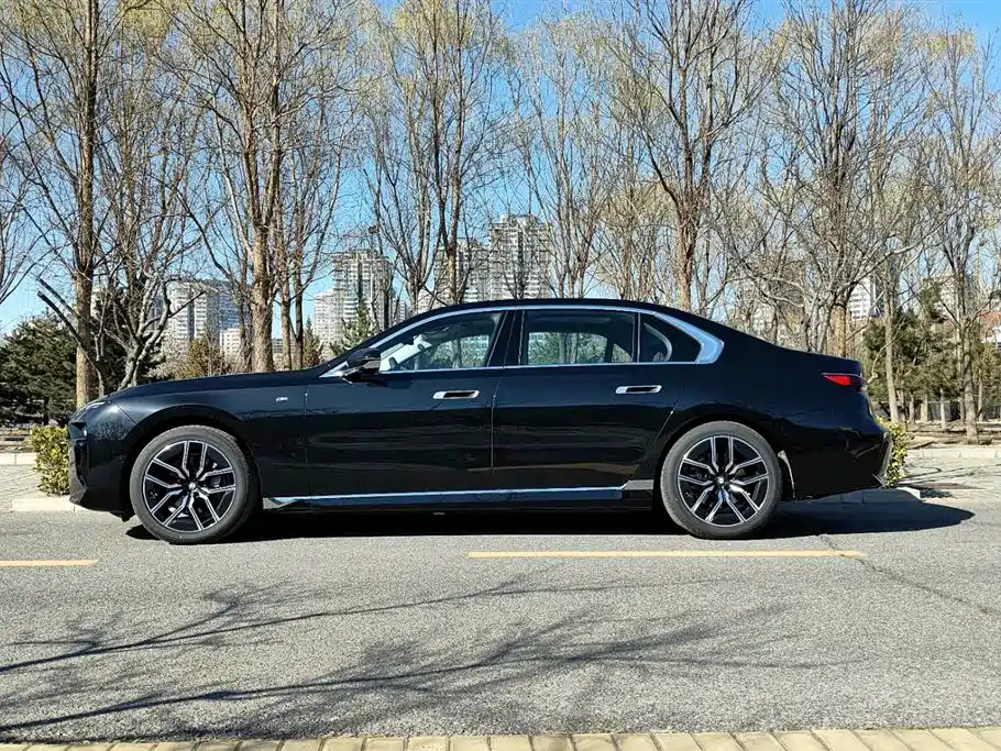 BMW 7-SERIES