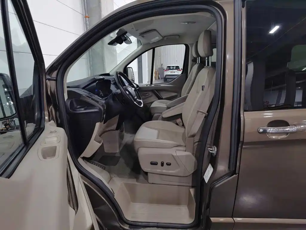 Ford Tourneo 2017 2017 2.0T Automatic Smart Elite Edition