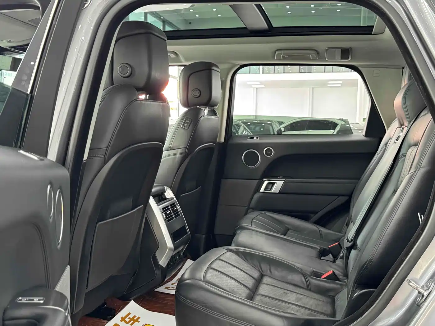 Land Rover Range Rover Sport 2020 3.0 L6 SE фото 11