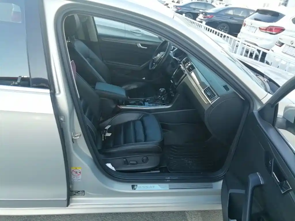Volkswagen Passat 2017 330TSI DSG Prestige фото 11