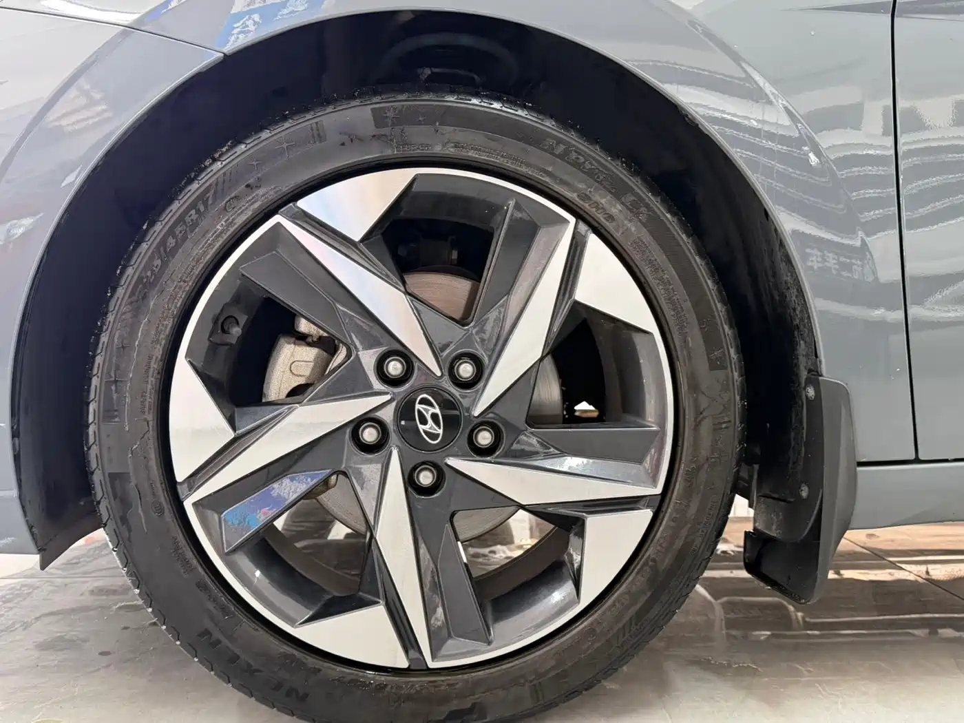 Hyundai Elantra 2022 1.5L CVT LUX Premium Edition фото 14