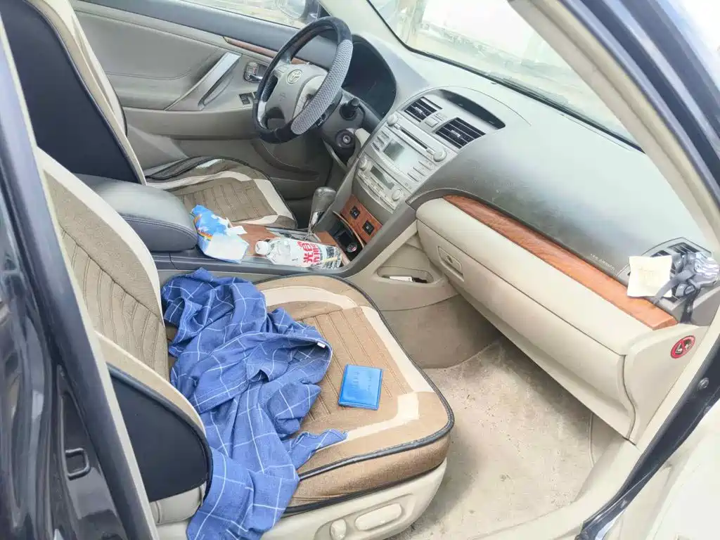 Фото 10 - Toyota Camry