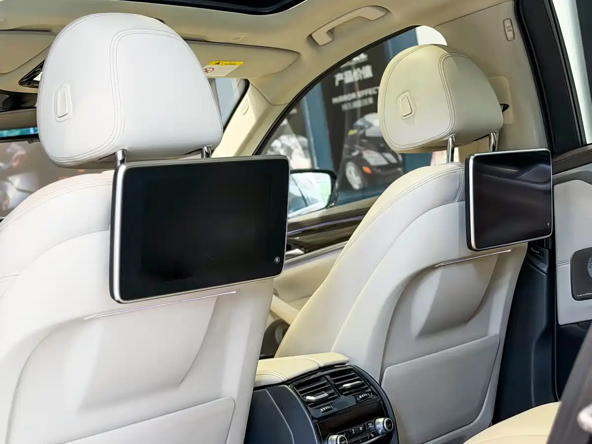 BMW 5 Series 2018 540Li Executive Version фото 5