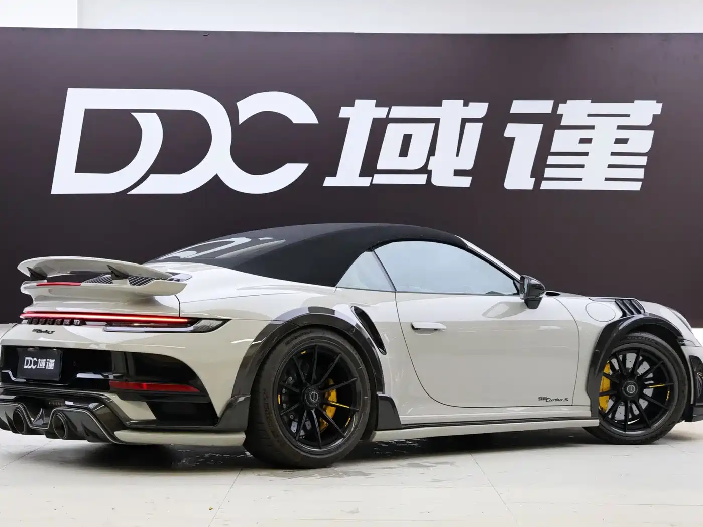 Porsche 911 2023 Turbo S Cabriolet 3.7T фото 9
