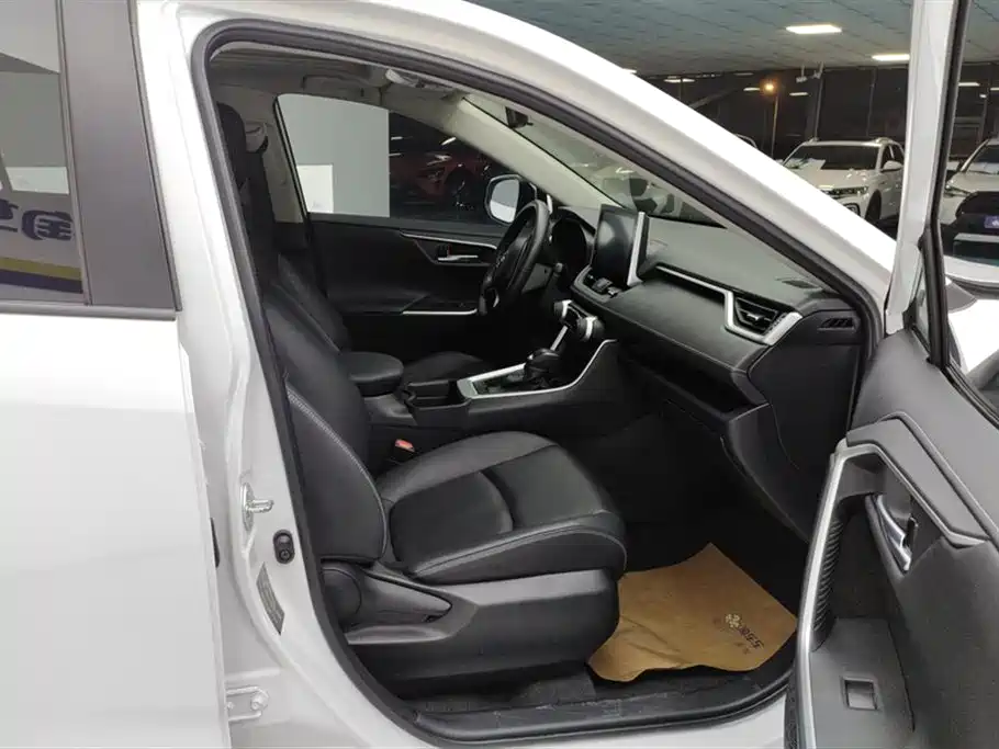 Toyota RAV4 Rongfang 2022 2.0L CVT 2WD Trend Plus Edition фото 8
