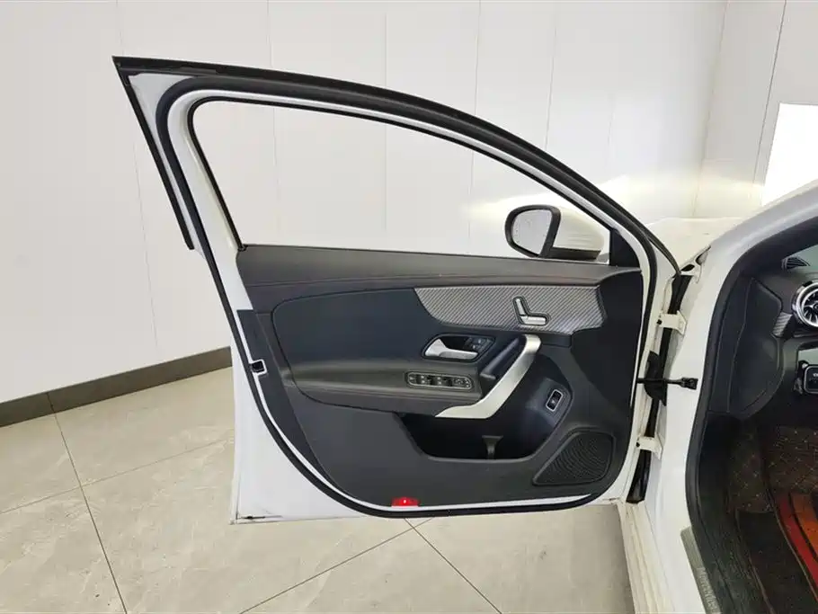 Mercedes-Benz A-Class 2023 A 200 L Fashion фото 7