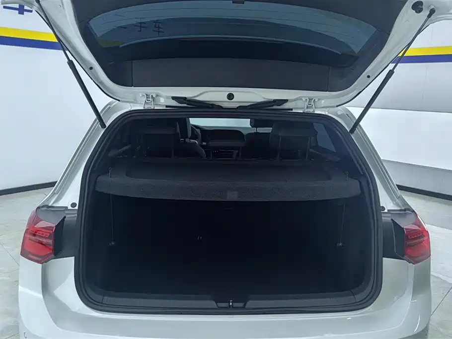 Volkswagen Golf 2023 Facelift 280TSI DSG R-Line Lite фото 4